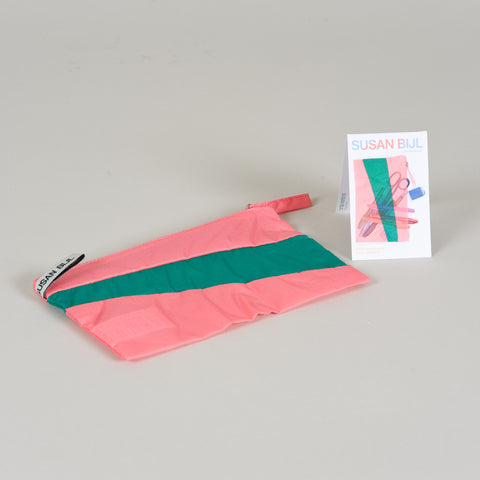 The New Pouch Coral + Seaweed