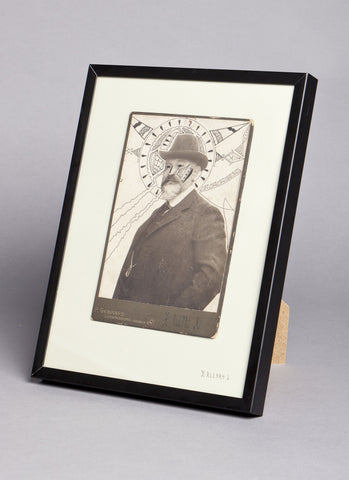 Dead Portraits - Man met hoed